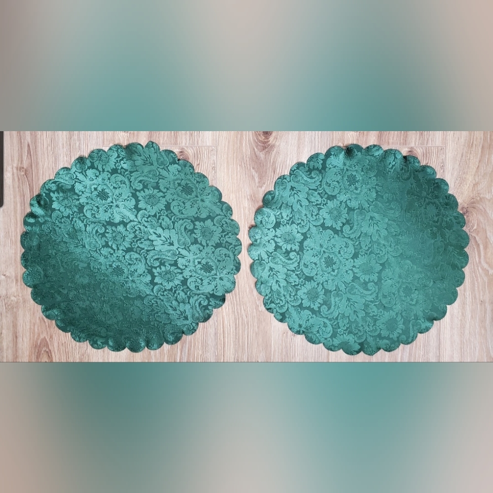 VTG PAIR OF SHINY GREEN ROUND TABLE TOPPER DOILIES SCALLOPED EDGES 16" EACH